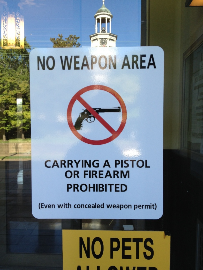No guns no pets sign